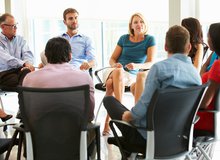 Besprechung Gruppe runder Tisch.jpg