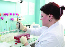 Forscherin Pipette.jpg
