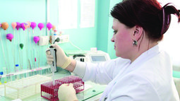 Forscherin Pipette.jpg
