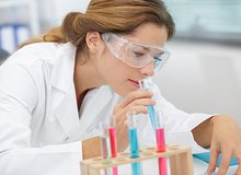 Forscherin mit Brille.jpg