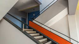 Treppenaufgang Bauhaus Dessau.jpeg