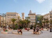 Valencia by Valencia City Hall.jpg